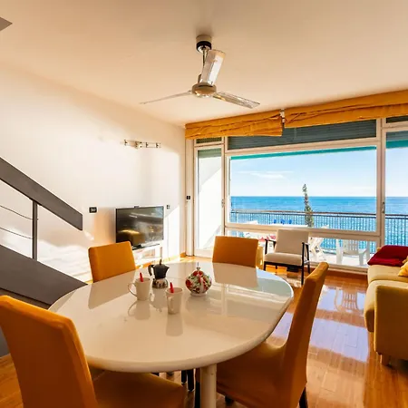 Capo Pino Tra Le Onde By Interhome Feriehus